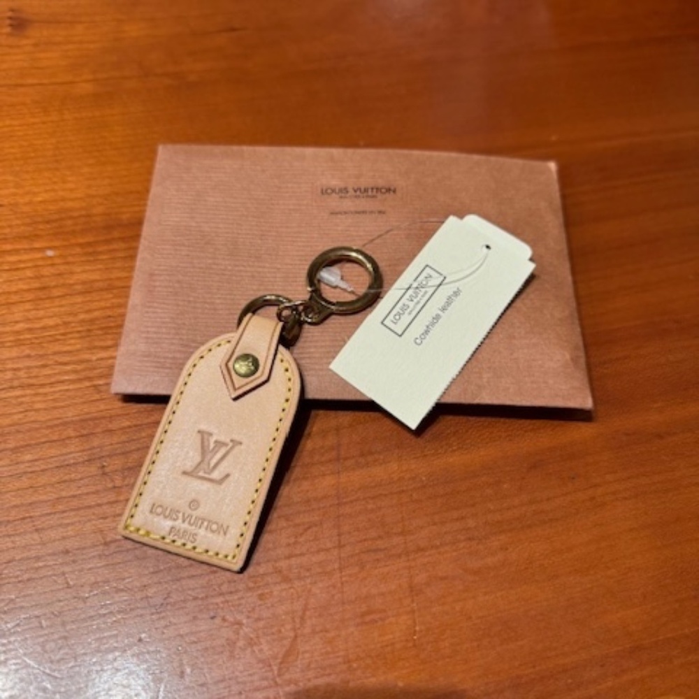 LOUIS VUITTON  Vintage Leather Key Ring